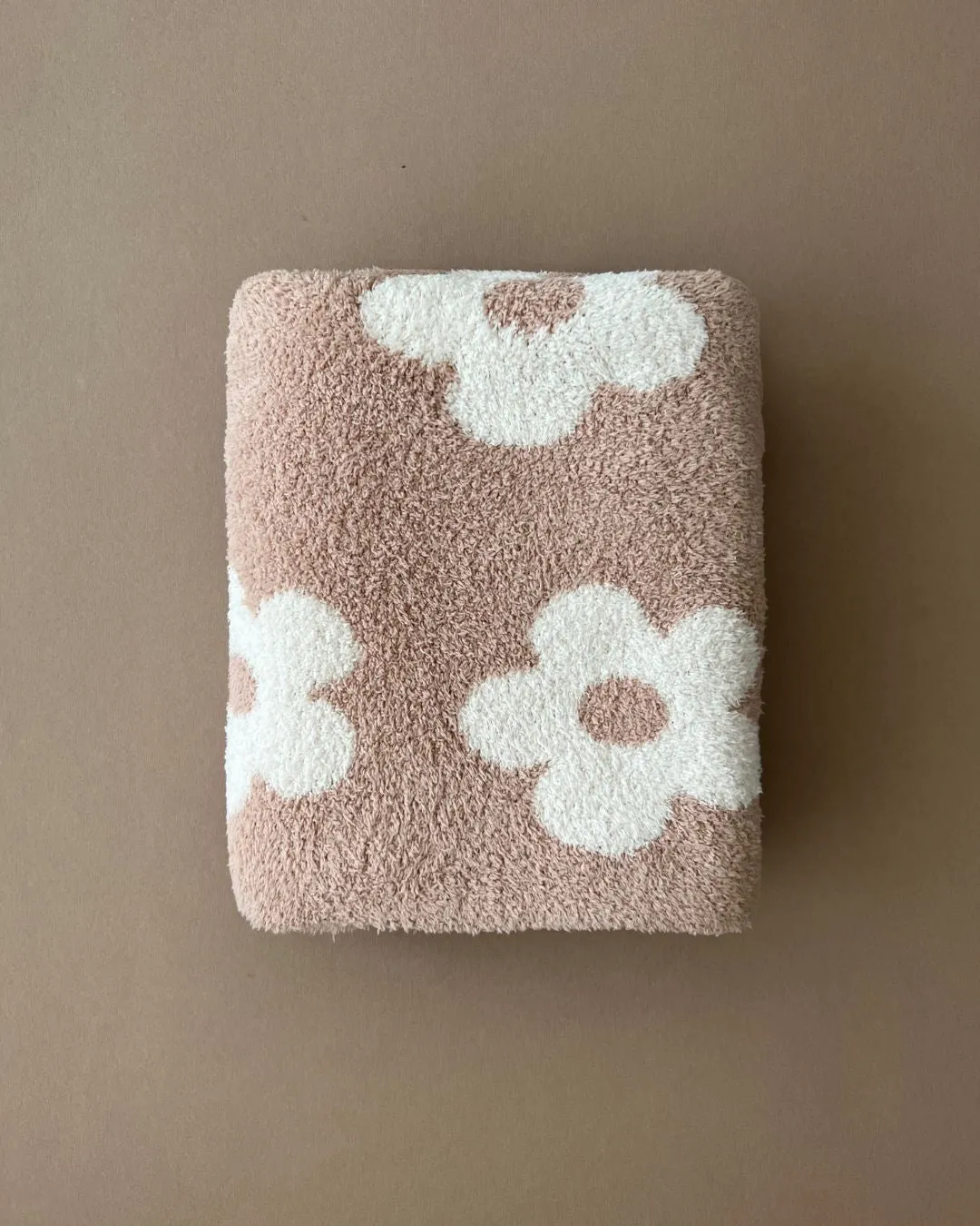 Daisy Fuzzy Blanket | Latte