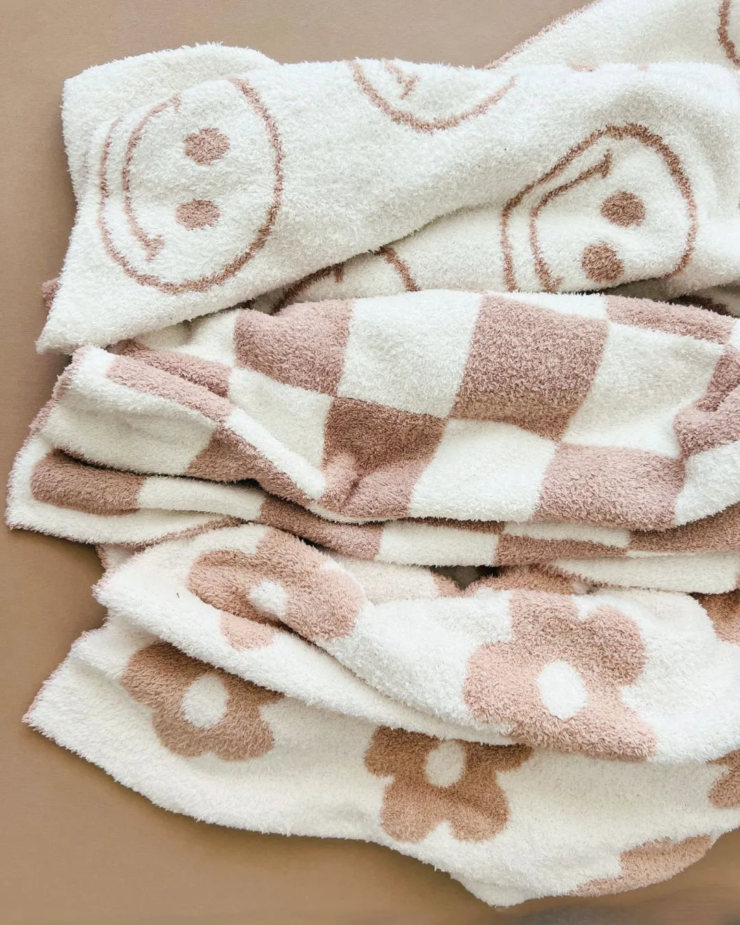 Daisy Fuzzy Blanket | Latte