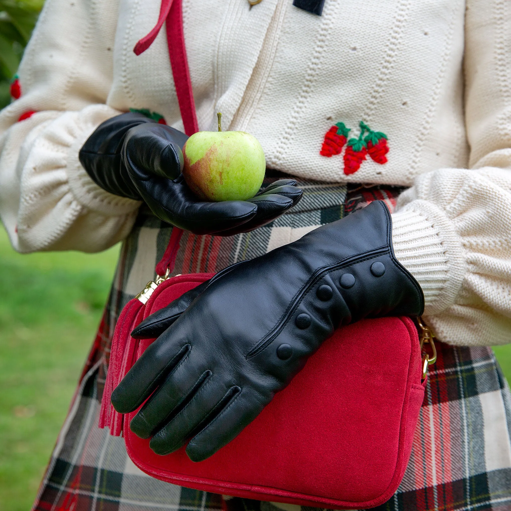 Women’s Wool-Lined Leather Gloves with Buttons and Piping